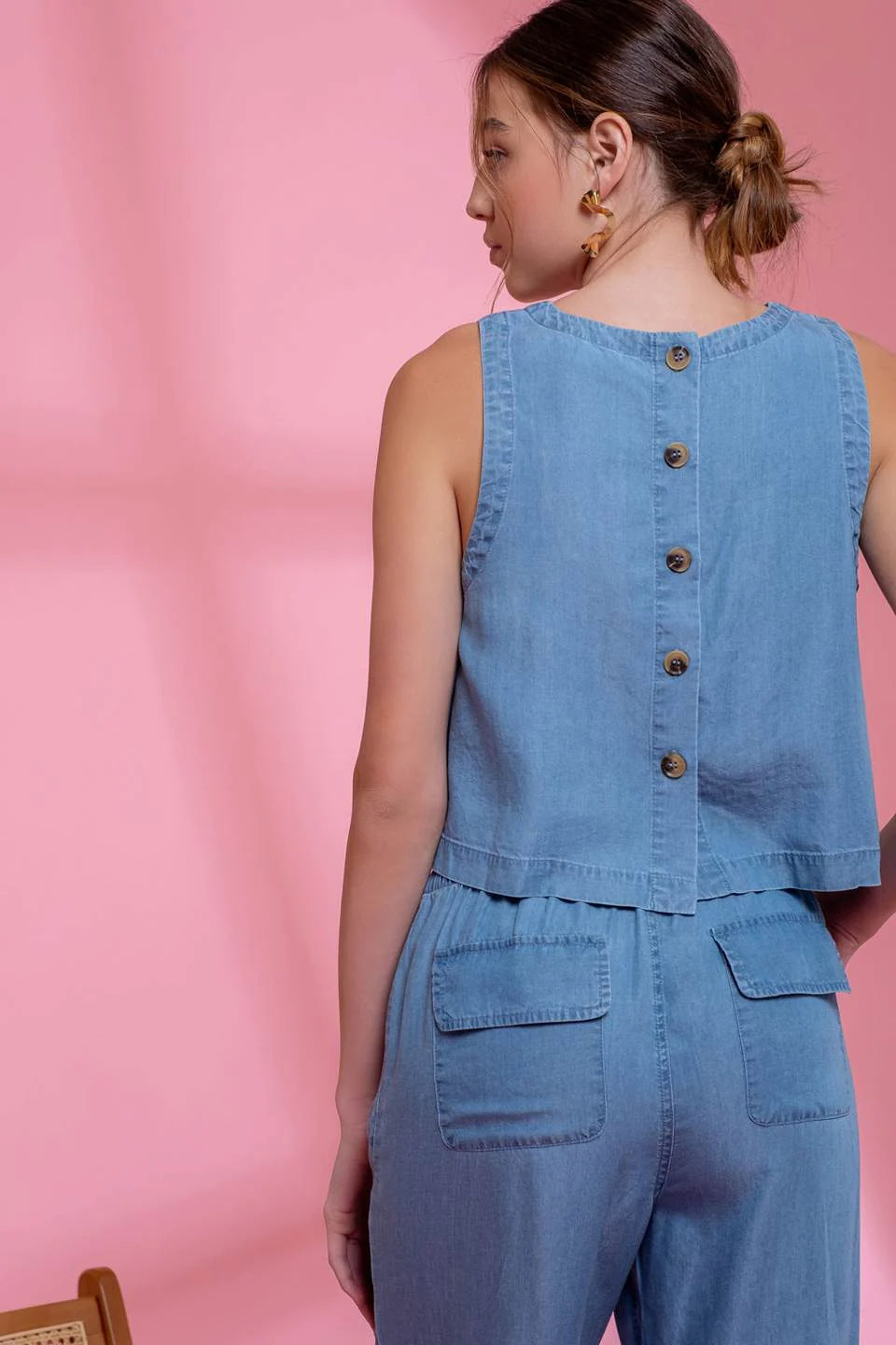 Back Button Sleeveless Chambray Tank