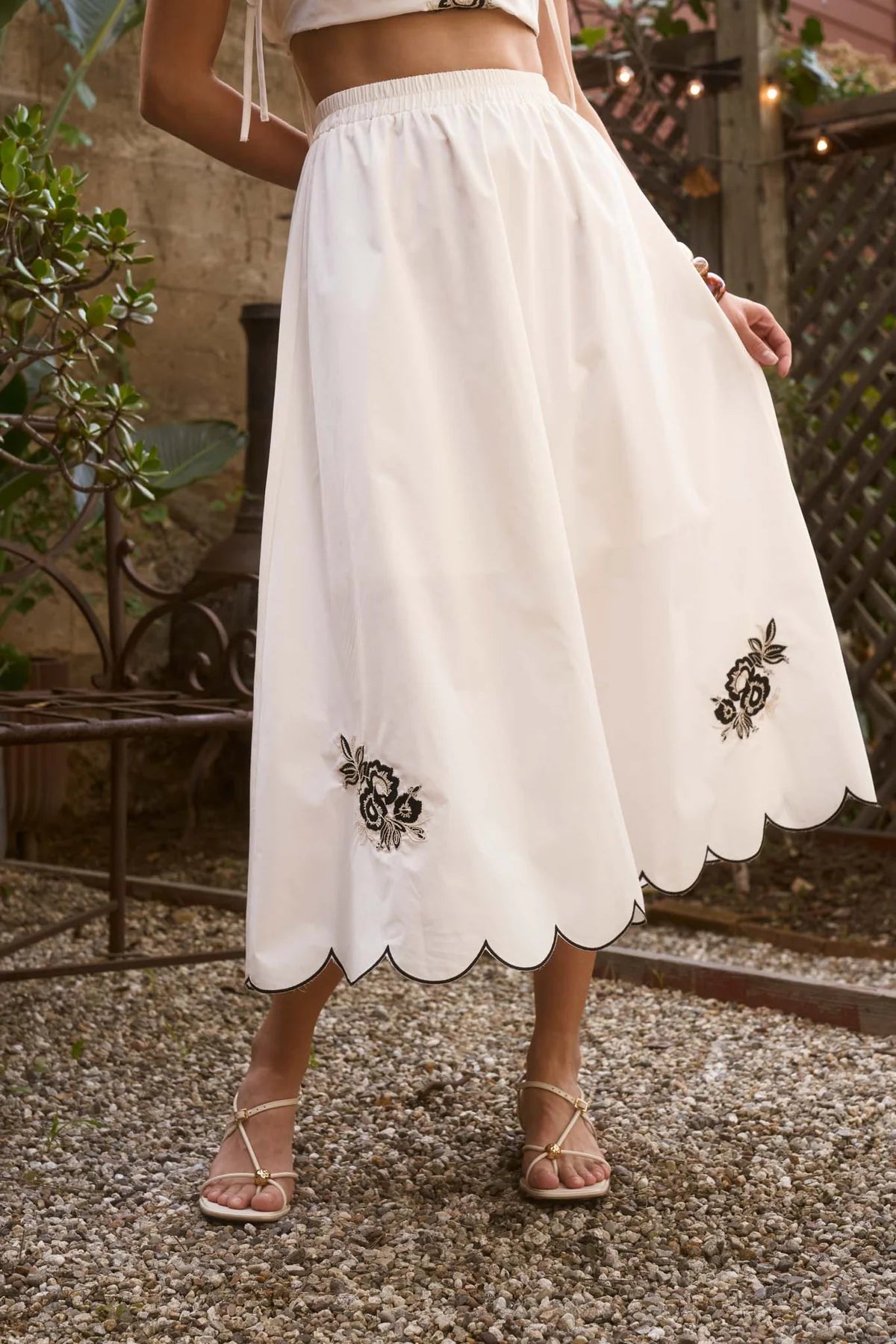 Embroidered Detail Scalloped Midi Skirt