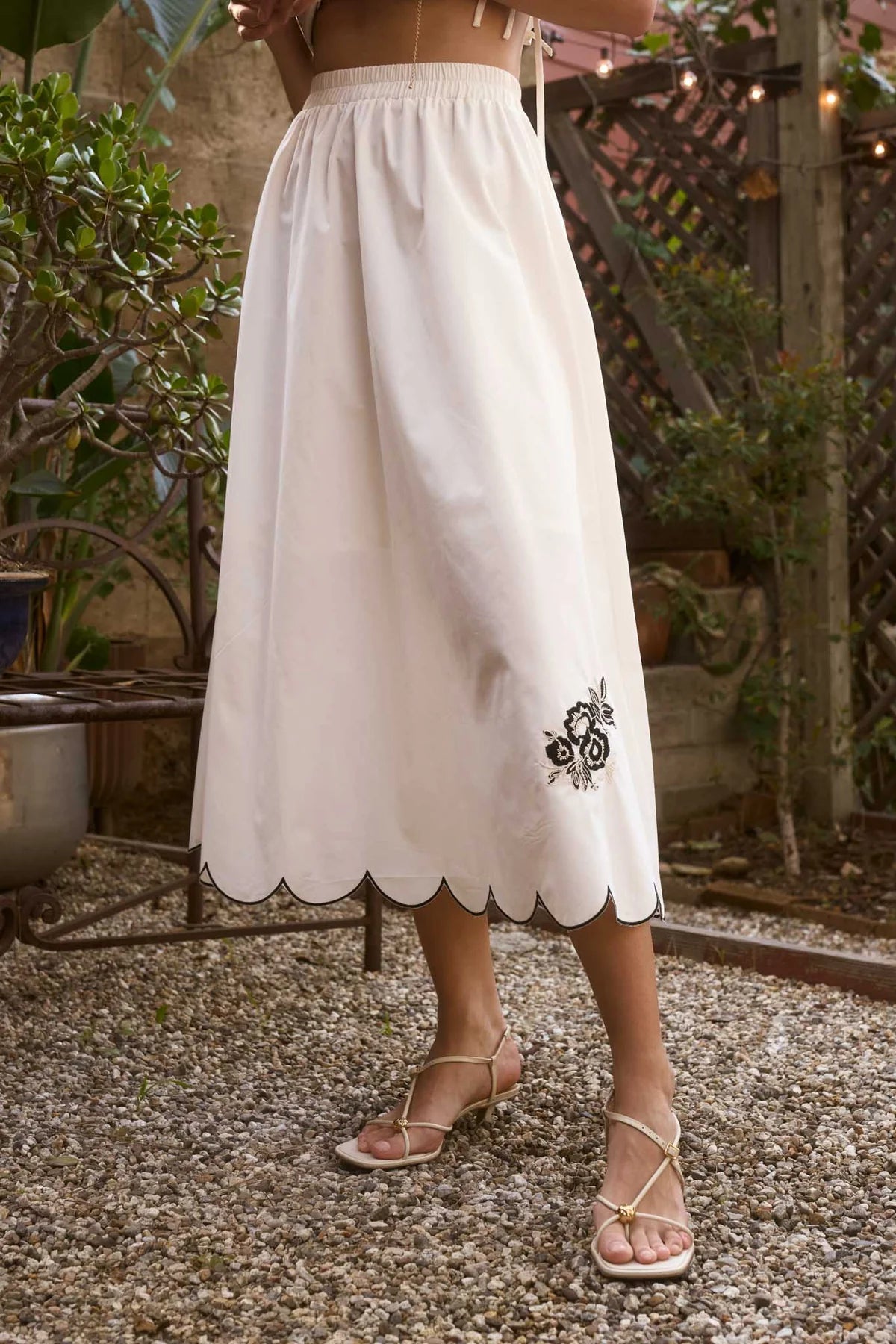 Embroidered Detail Scalloped Midi Skirt